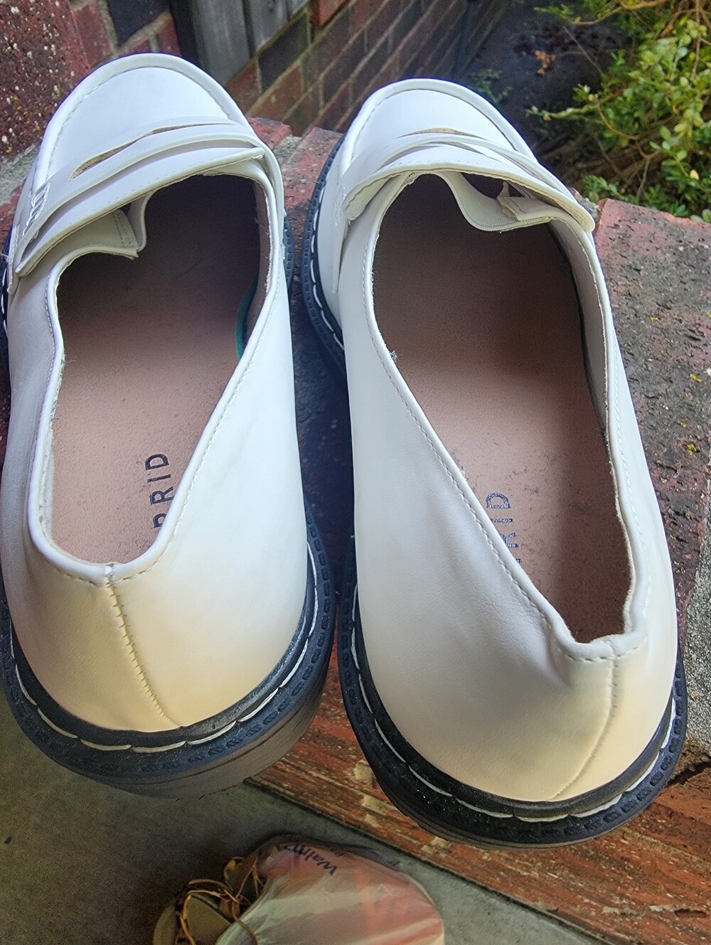 NWT TORRID 9 WIDE CHUNKY LUG SOLE WHITE PENNY LOAFERS - Picture 3 of 4